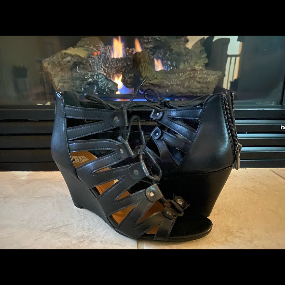 D Brand wedge heel